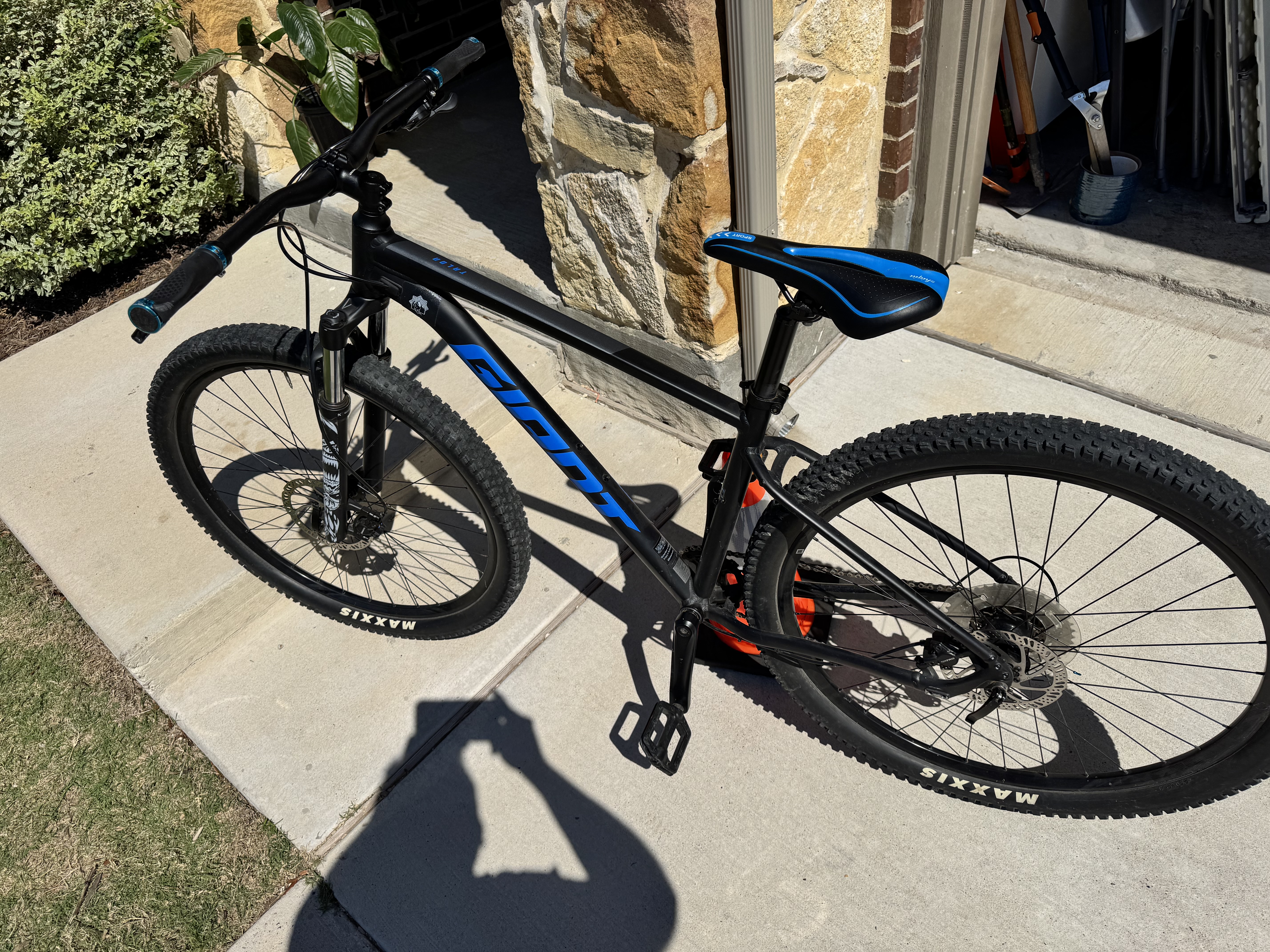 Giant Talon 29 1 Mountain Bike - Medium Frame 29er Hardtail